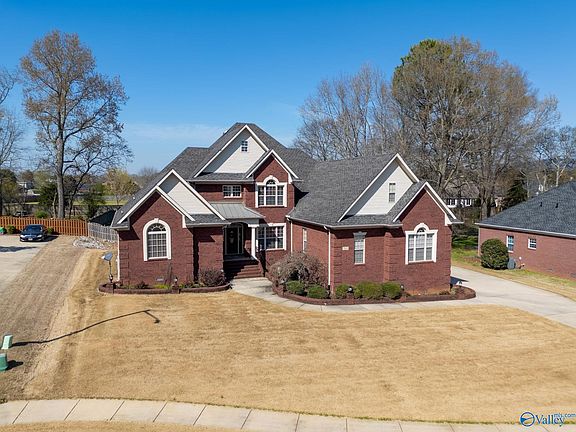 3rd image of 262 Twin Lakes Dr