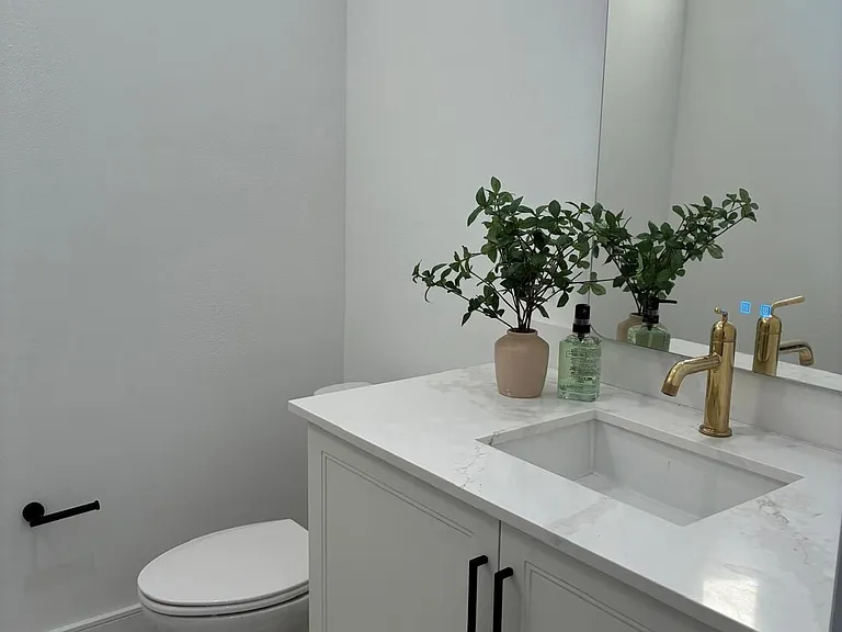 2ND BATH ROOM