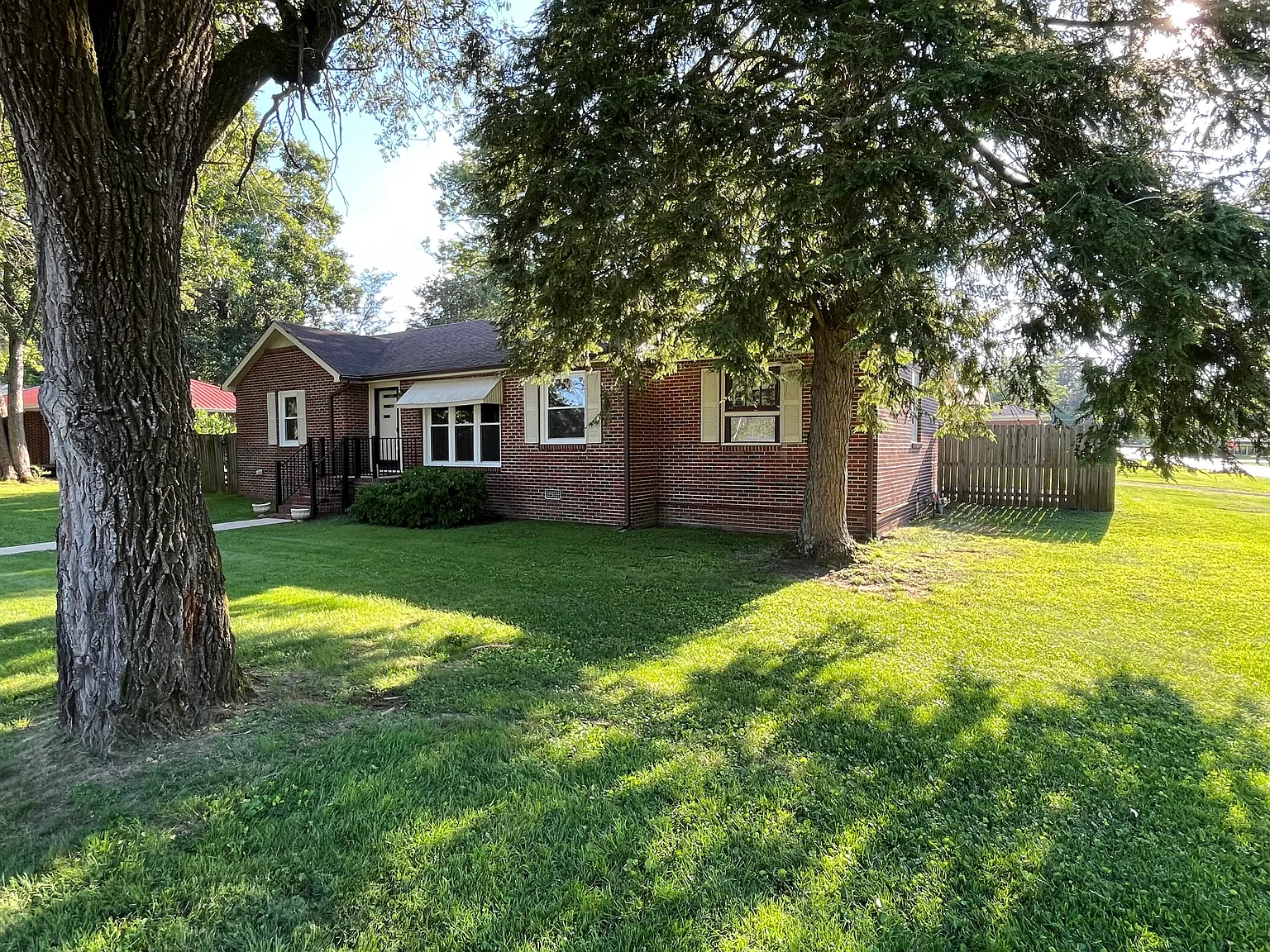 2 bed, 1.5 bath, 1468 sqft, $1,700 — Photo 4
