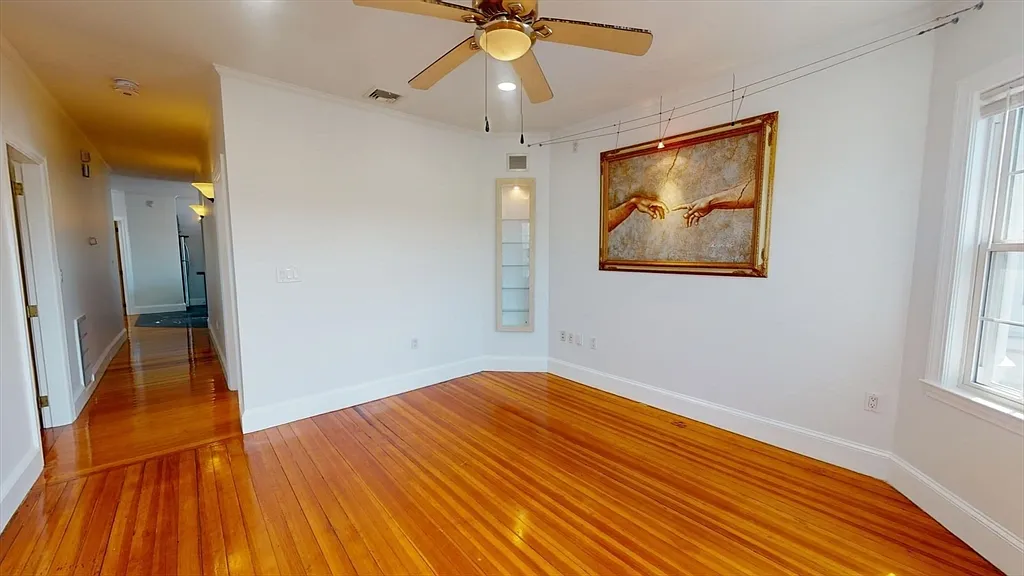 5 bed, 3.0 bath, 2000 sqft, $5,100 — Photo 3