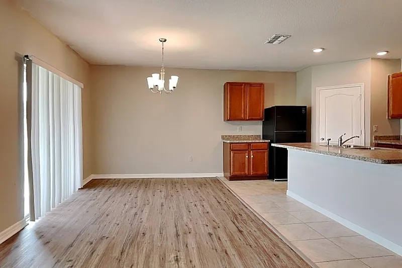 4 bed, 2.0 bath, 1828 sqft, $1,899 — Photo 4