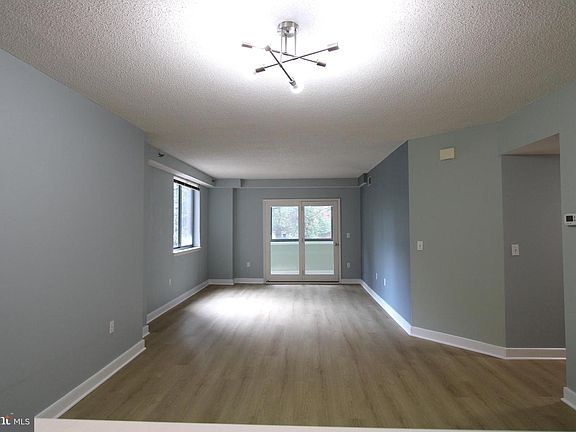 4th image of 1045 N Utah St #2-210