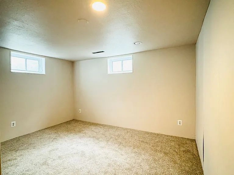 2118 Glenfair Dr — Photo 23