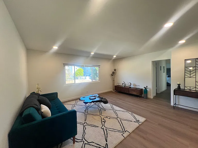 13429 Moorpark St — Photo 26