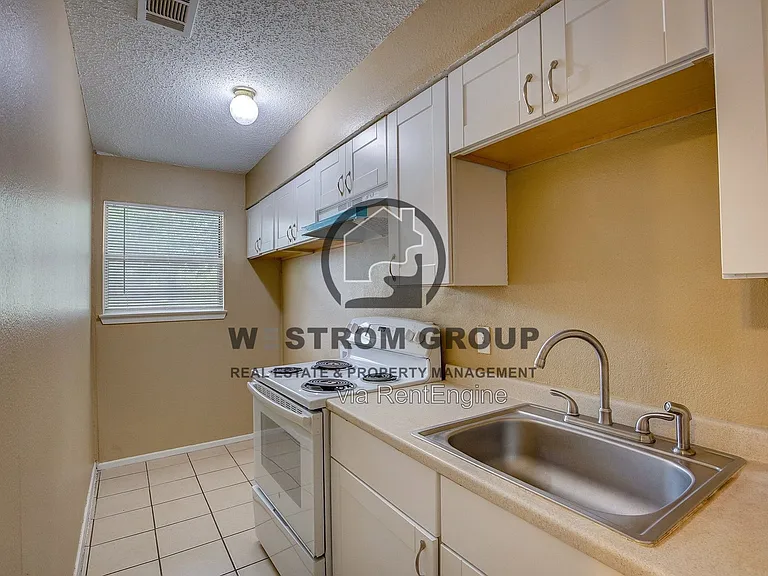 2700 S Adams St — Photo 10