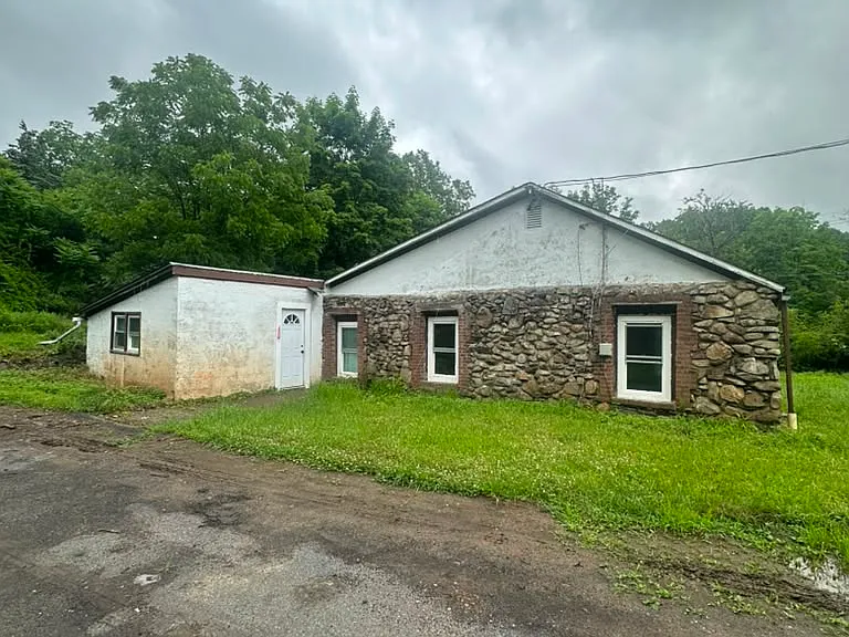 297 Seven Springs Mountain Rd — Photo 1