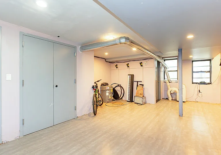 102 Rogers Ave #4 — Photo 30