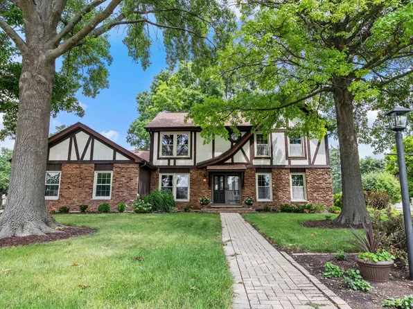 1902 Gigi Ln, Darien, IL 60561