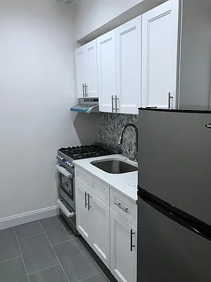 Rented by Salon Realty Corp | media 41