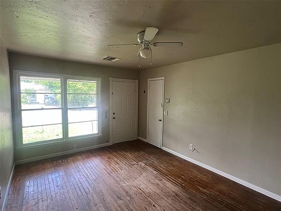 5th image of 3121 NE 13th St
