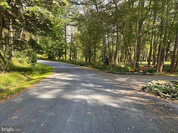 4th image of 0-16 Londonderry Ln