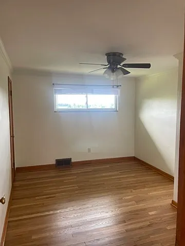 1092 Greentree Rd — Photo 5