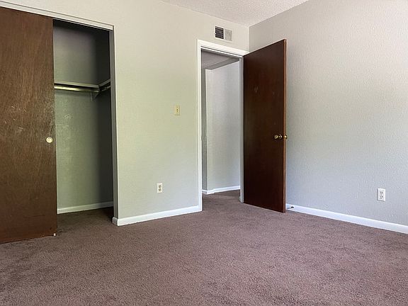 4th image of 400 N Oakland Ave APT 15