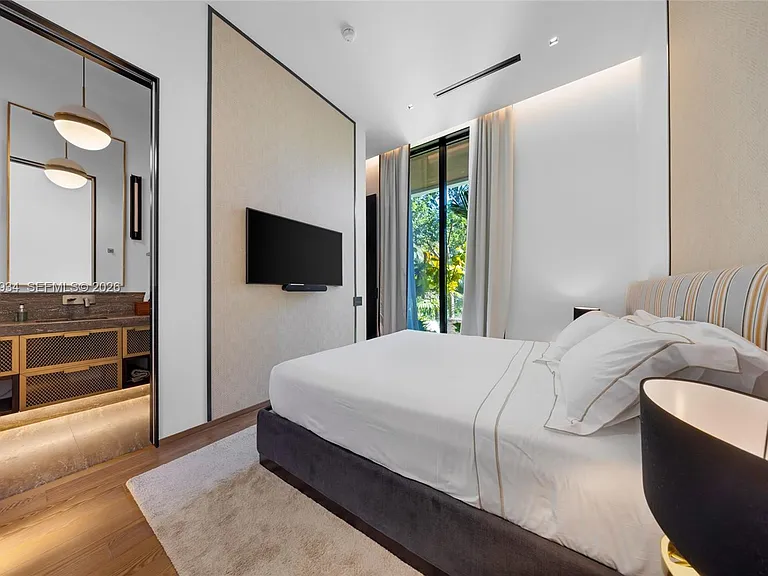 200 W Rivo Alto Dr — Photo 34