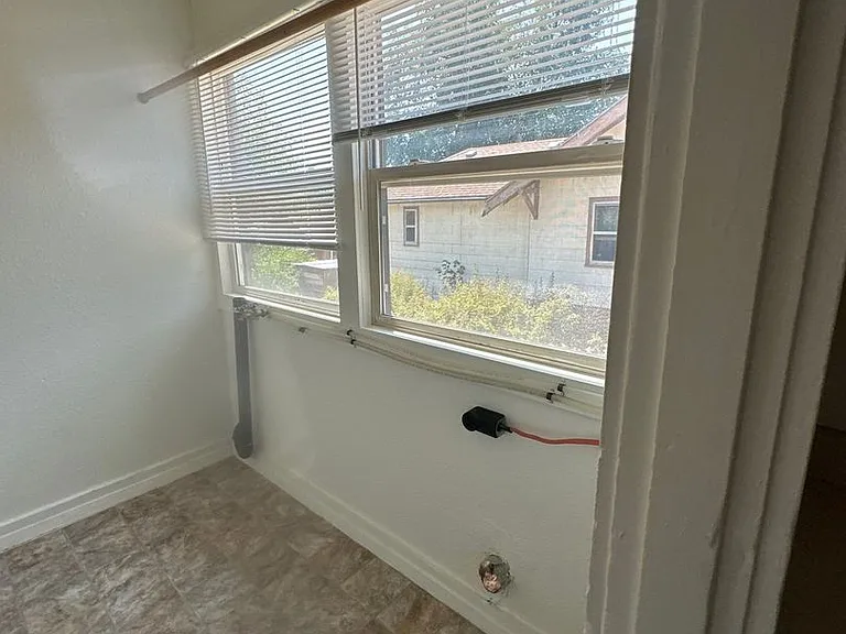 1513 Oregon Ave — Photo 7