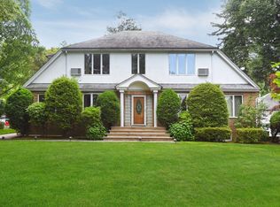 371 Hollywood Ave, Douglaston, NY 11363