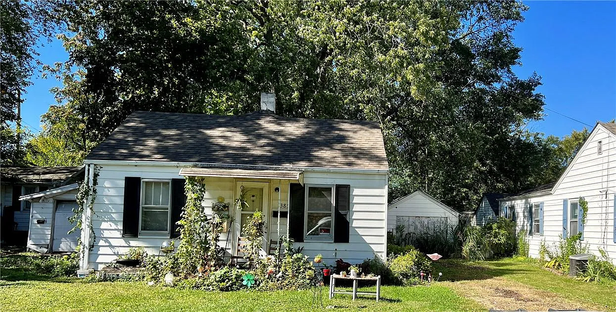 1385 N Dennis Ave photo 1