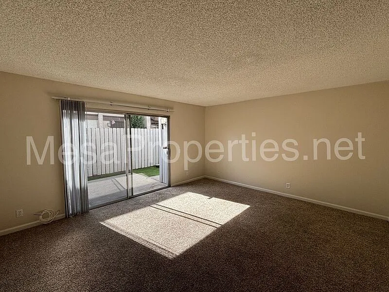 2 bed, 1.5 bath, 1003 sqft, $2,295 — Photo 4