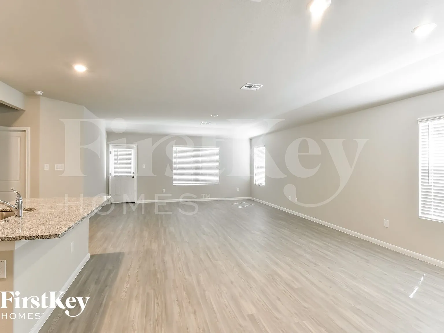 4 bed, 2.5 bath, 1910 sqft, $1,920 — Photo 2