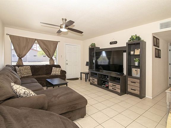 5th image of 801 W Oak Dr