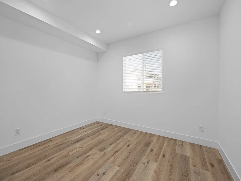 1514 W 206th St — Photo 11