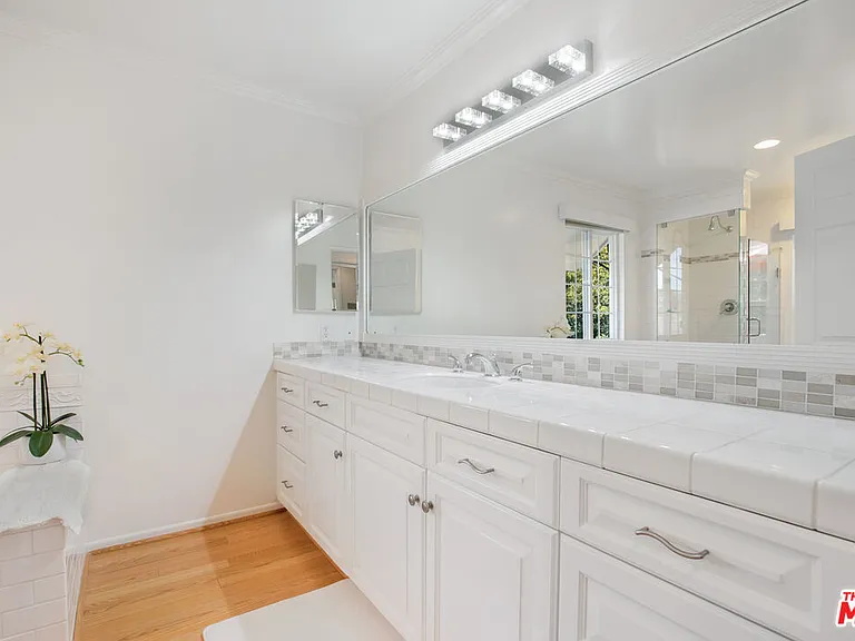 3855 Rambla Pacifico #D — Photo 19