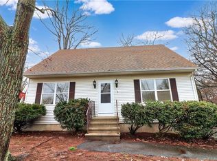 105 Fox Ridge Dr, East Haven, CT 06513