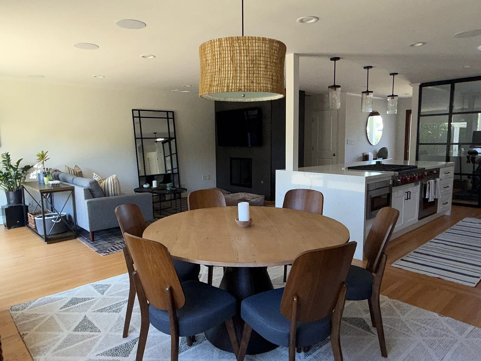4 bed, 1855 sqft, $9,500 — Photo 4