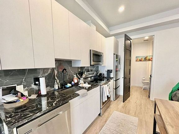 2nd image of 116 Richmond St #O1