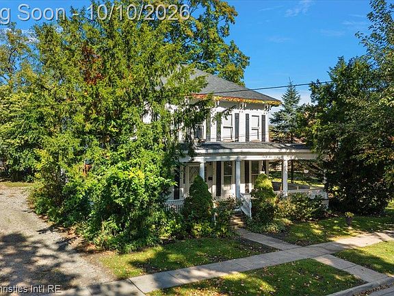 3rd image of 240 Riley St