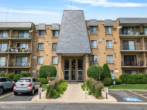 931 W Arquilla Dr APT 134, Glenwood, IL 60425