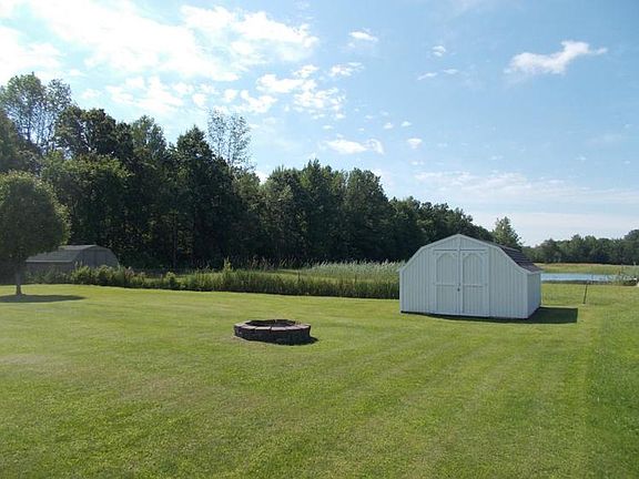 Nice shed for all your extras.