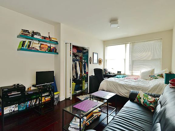 3rd image of 146 Orchard St #3