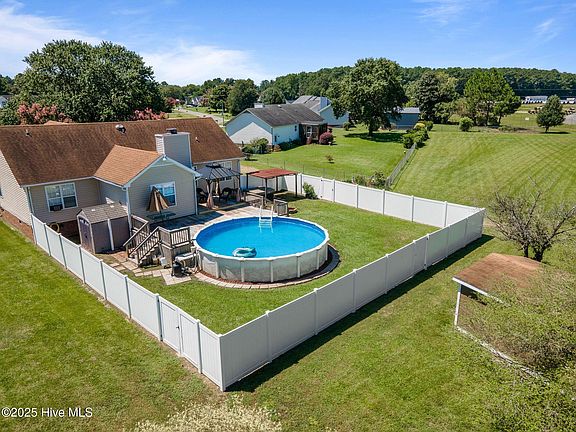 3rd image of 207 Camden Park Drive