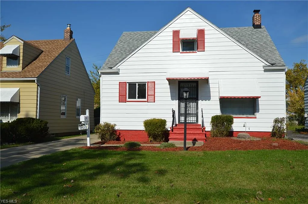 19513 Beverly Ave photo 1