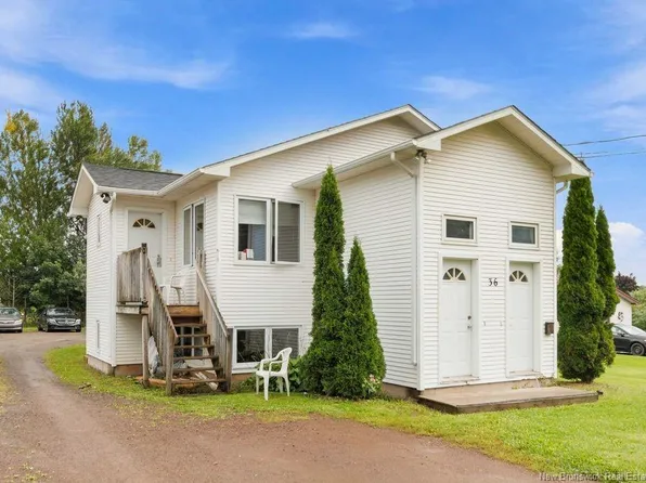 36 Lorette St, Dieppe, NB E1A 2E9