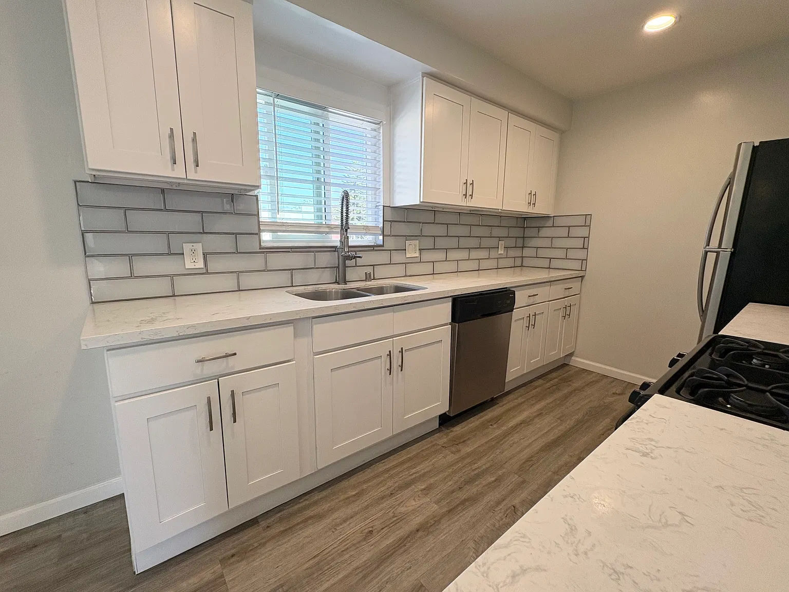 2 bed, 1200 sqft, $3,498 — Photo 3