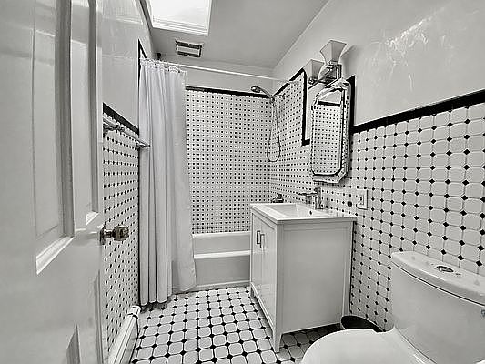 1st image of 174 Lafayette Ave APT 4