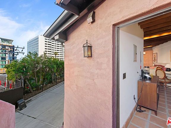 3rd image of 8425 W Sunset Blvd