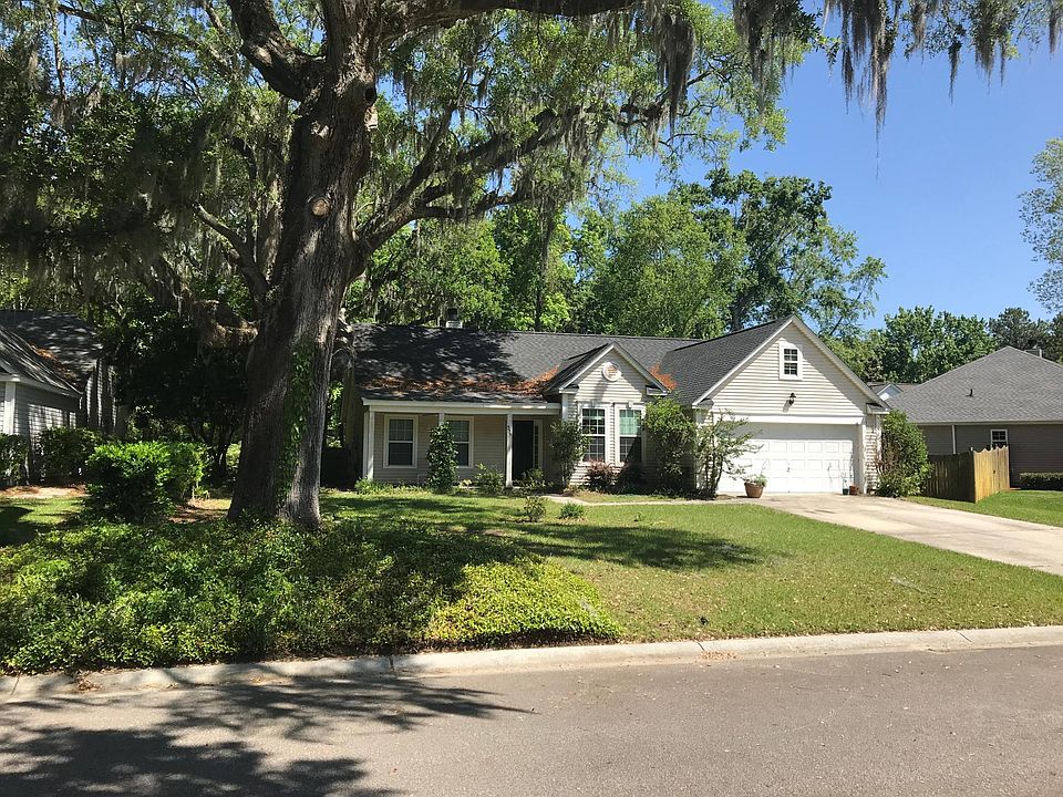 1st image of 555 Oak Park Dr