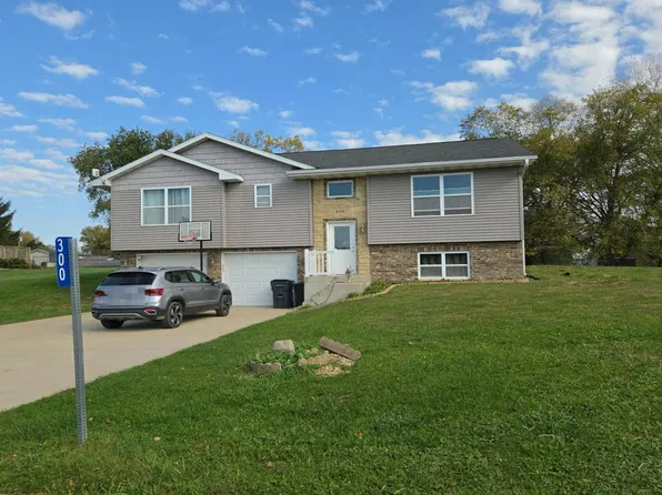 300 N Kyle Ave, East Dubuque, IL 61025