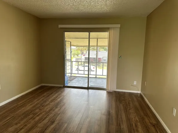 290 Flower Ln, Kissimmee, FL