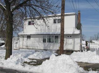 188 Ohio St, Hicksville, NY 11801