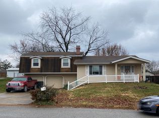1927 Golden Hills Dr, Saint Peters, MO