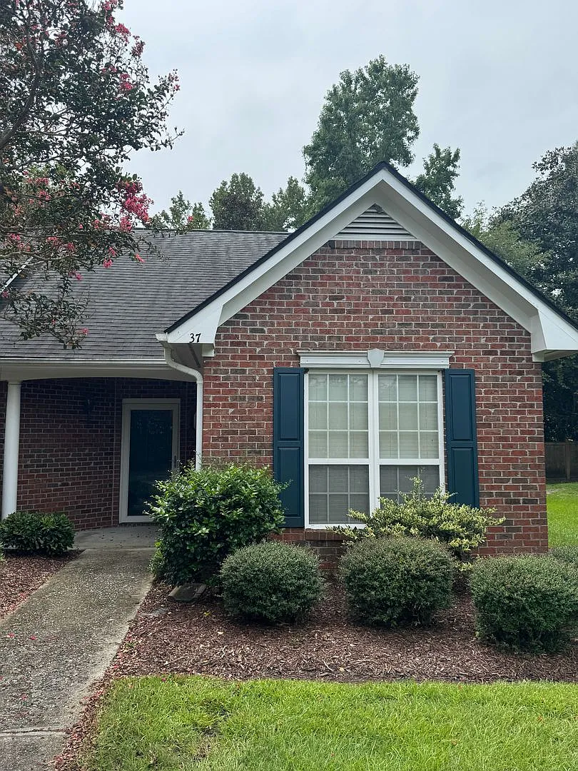 Prime Location! 2BR/2BA Townhome Just Minutes from the Beach — Photo 1