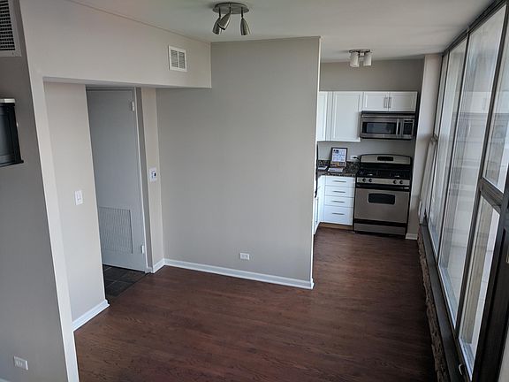 3rd image of 3200 N Lake Shore Dr APT 2803