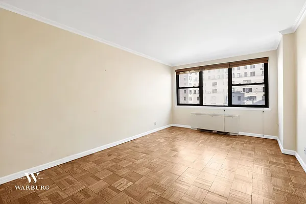 Sold by Warburg | media 6