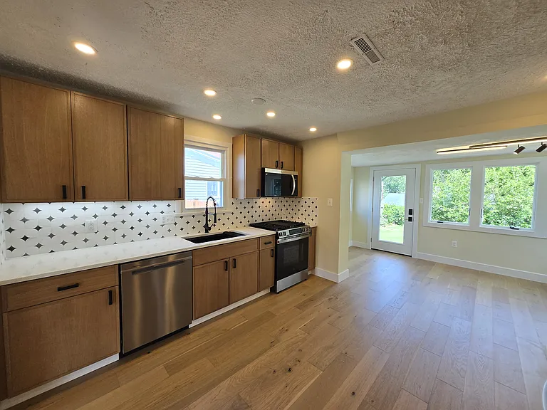 2949 Rosemary Ln — Photo 13
