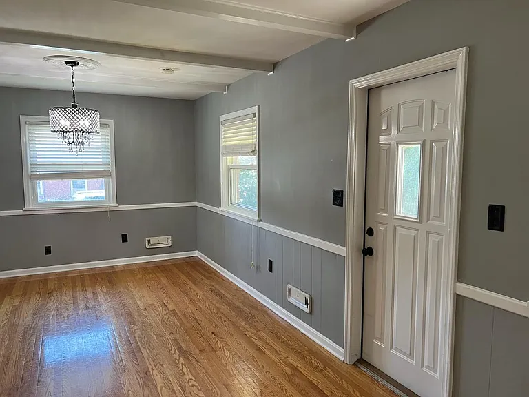 1502 Lynn Way — Photo 6