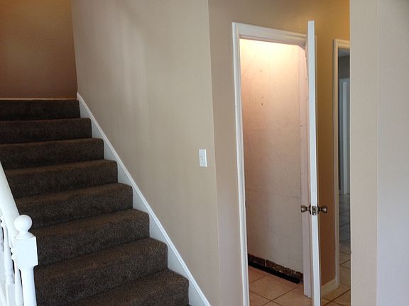5th image of 106 Shore Dr W